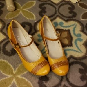 Chelsea Crew by Modcloth one-strap heels 37